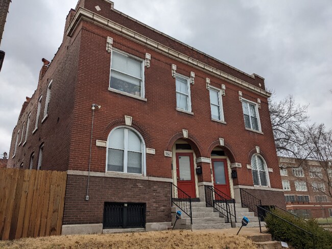 Building Photo - 2201 Jules St