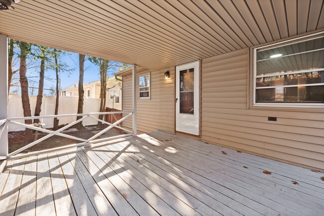 Building Photo - 30 Doran St