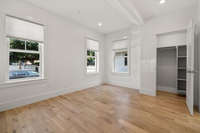 Building Photo - 36 Trull St