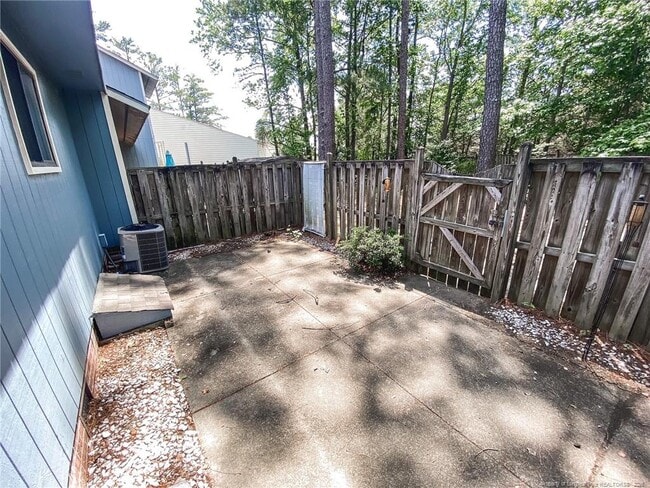 Building Photo - 207 Charmant Rd