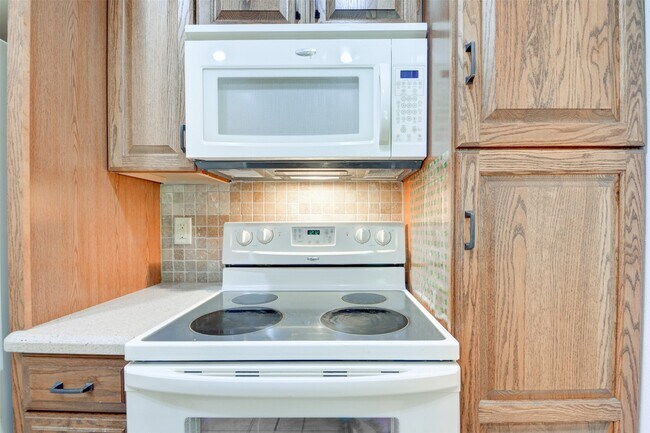 Building Photo - 2800 Jeanetta St