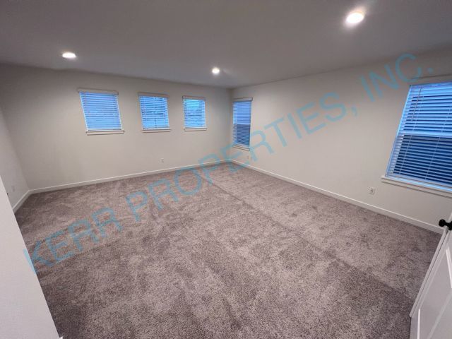 Building Photo - FREE RENT! Spacious 4-Bedroom Home in Happ...