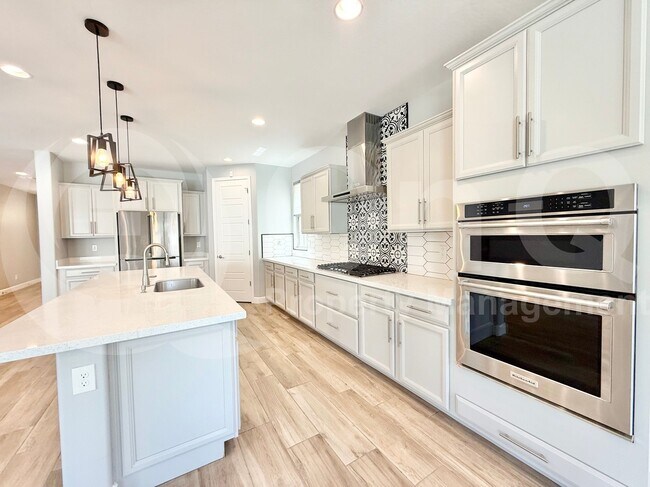Building Photo - 262 E Lantana Dr