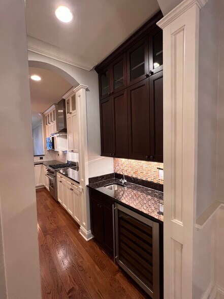 Building Photo - 2042 N Racine Ave