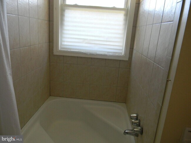 Building Photo - 3536 Lynne Haven Dr