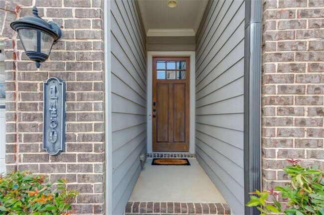 Building Photo - 1450 Edgebrook Ct NE