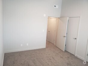 Building Photo - 2 Bedroom Condo in Springville