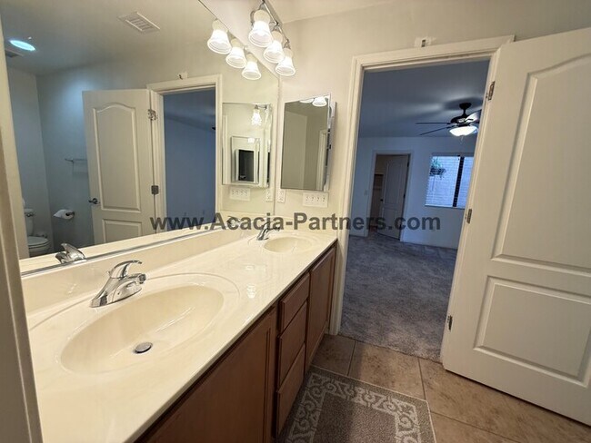 Building Photo - Spacious Three Bedroom Home