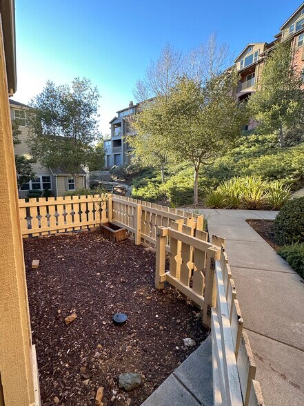 Building Photo - 6088 Old Quarry Loop