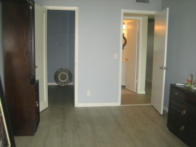 Building Photo - 340 Mansfield Dr