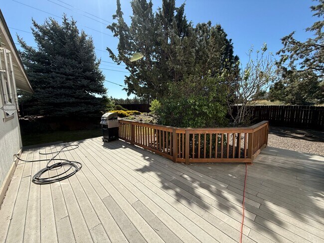 Building Photo - Spacious 4 Bed, 3 Bath Home - Terrango Glen