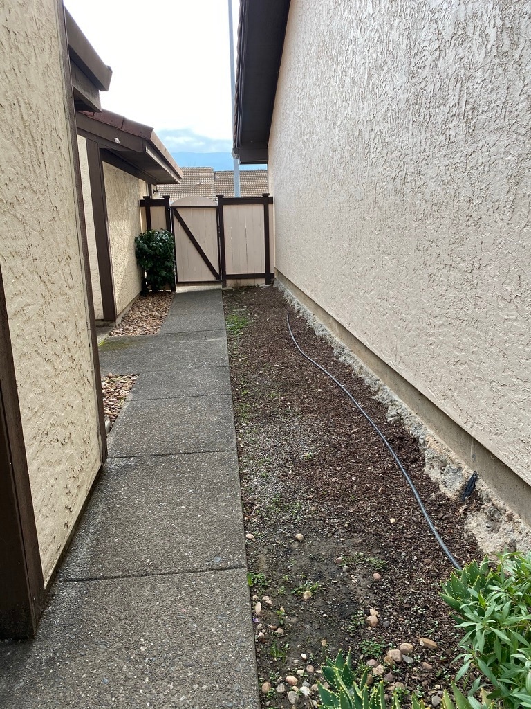 Side Yard - 90 Holstrom Cir