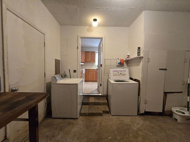 Building Photo - 3 Bed 1.5 Bath in Shawnee!