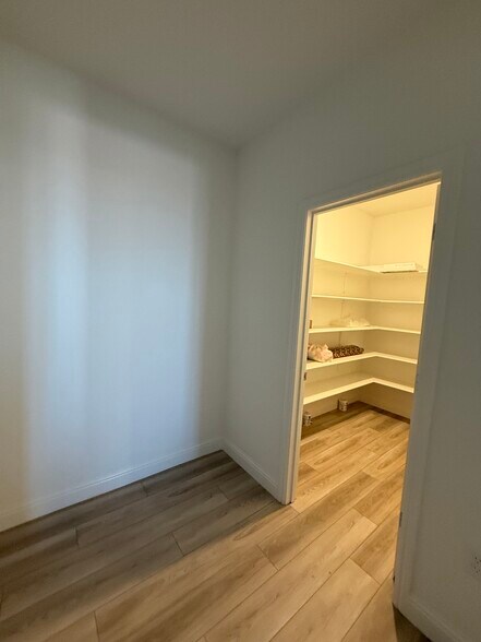 Building Photo - 3921 Mirecourt Cir