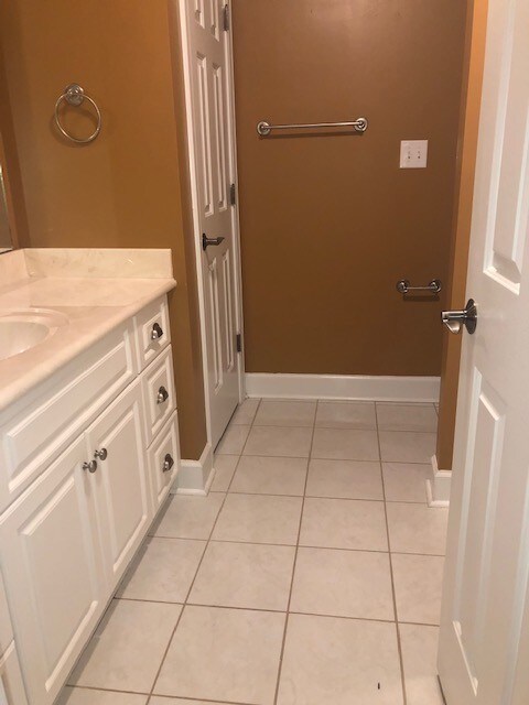 Building Photo - 21 Shining Water Ln