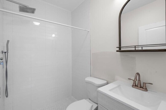 Building Photo - 118 N Curley St