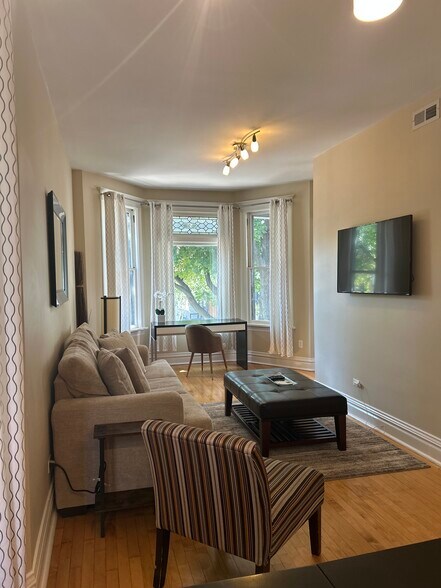 Building Photo - 3249 N Hoyne Ave