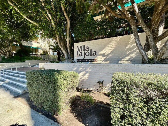 Building Photo - Prime 2 Bed, 2 Bath in La Jolla!