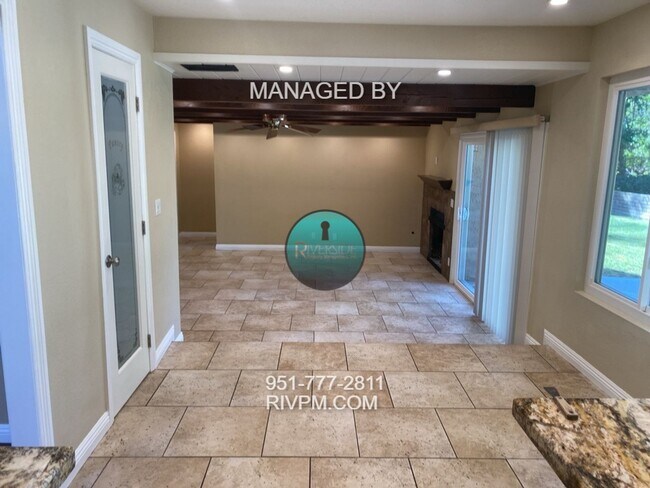 Building Photo - Beautiful 4-bedroom, 3-bathroom home located in the highly desirable Canyon Crest neighborhood.