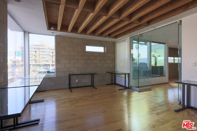 Building Photo - 6615 Melrose Ave