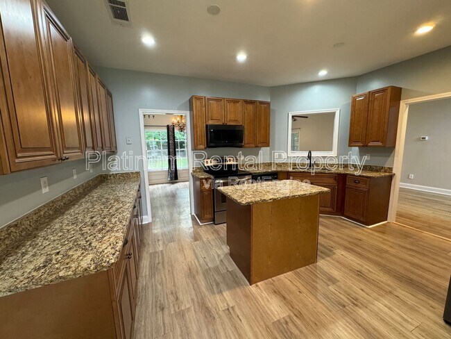 Building Photo - 1702 Stonegate Way SW