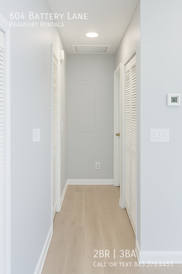 Building Photo - 604 Battery Ln