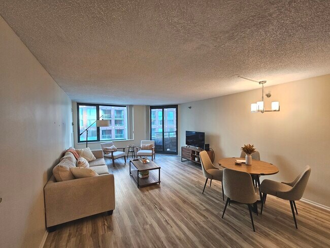 Building Photo - 440 N McClurg Ct