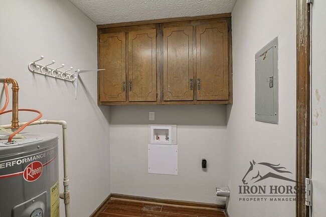 Building Photo - 229 N Burson Ave