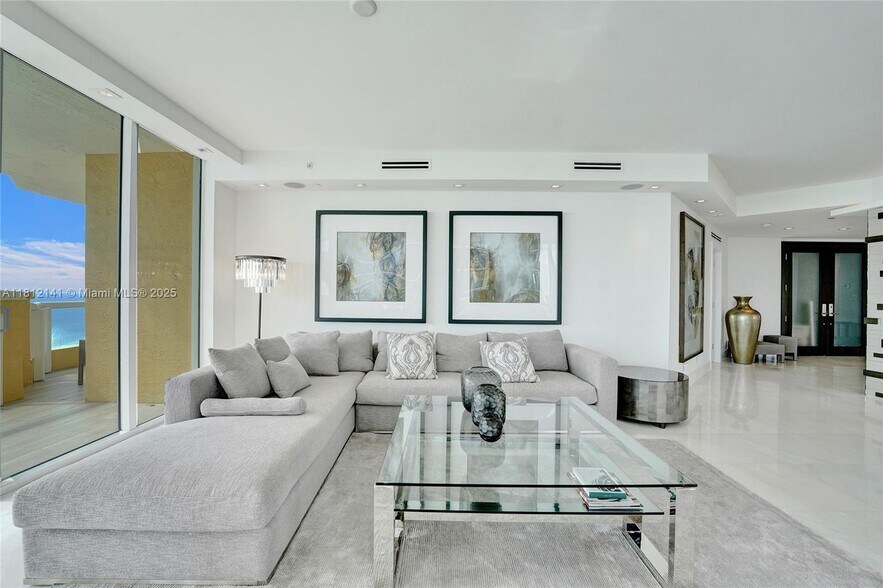 Building Photo - 17875 Collins Ave