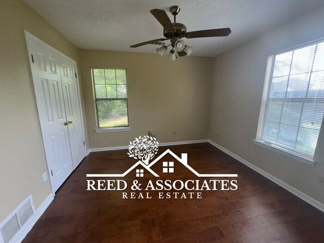 Building Photo - Lovely 3 Bedroom home in Southeast Area