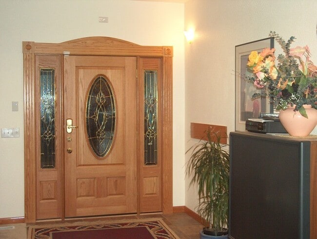 Building Photo - Centrally Located Custom Home each bedroom...