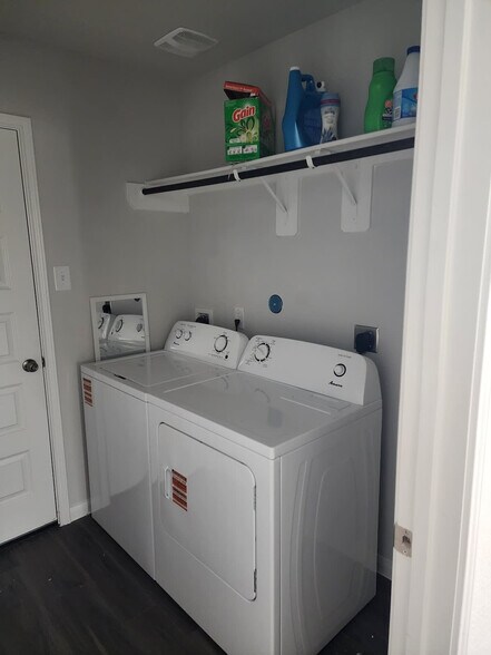 Building Photo - 8110 Alpine Bearberry Dr