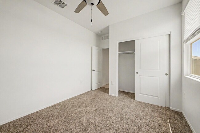 Building Photo - 1566 E Fletcher Dr