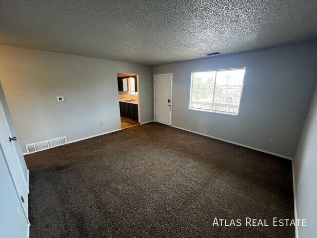 Building Photo - 1017 Delaware Dr