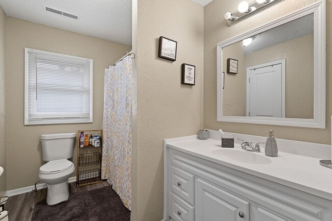 Building Photo - Charming 3 Bedroom Home Near Columbia College