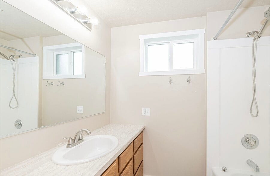 Building Photo - 310 N 850 W