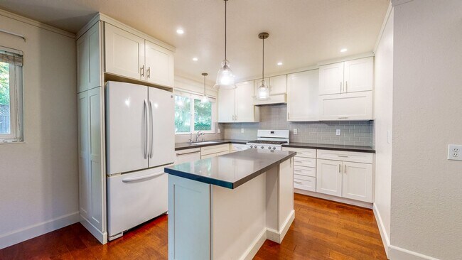 Building Photo - 360 Manka Cir