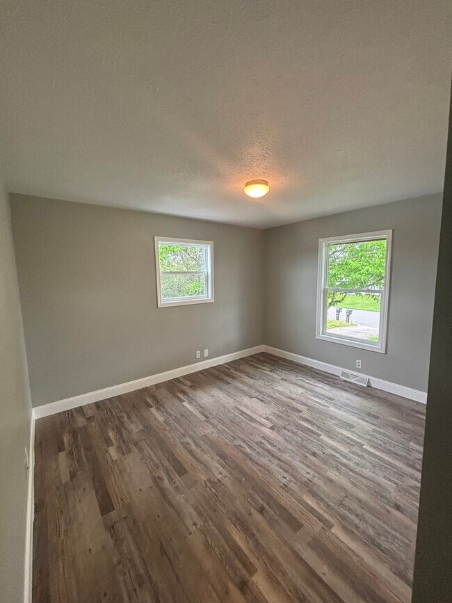 Building Photo - Freshly Renovated Rancher!