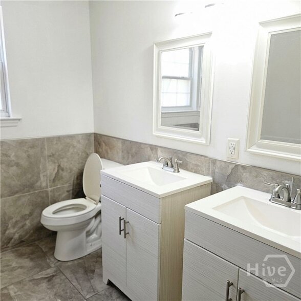 Building Photo - 711 Plantation Dr