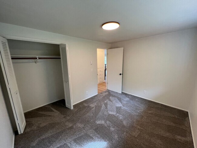 Building Photo - 295/297 Coachman Dr