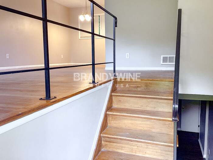 Building Photo - 1357 Heather Cir