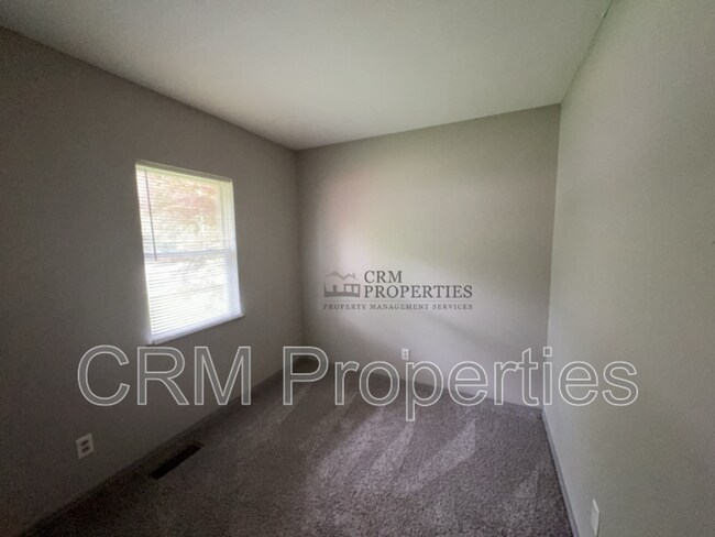 Building Photo - 212 Southlea Dr