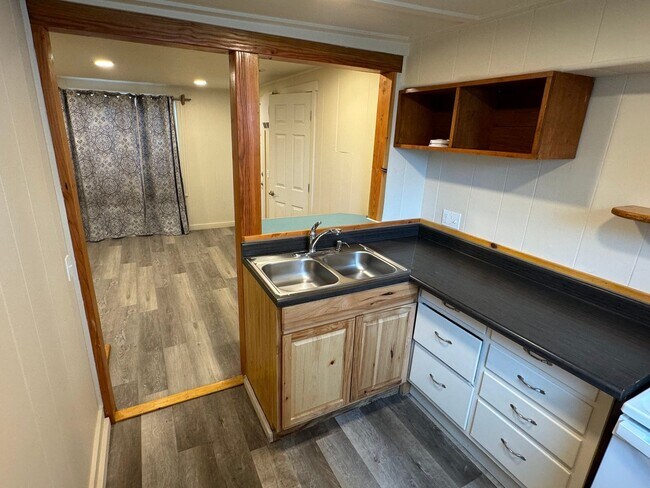 Building Photo - 2 Bedroom Apartment in Camellia Park