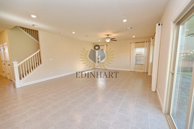 Building Photo - 645 Blue Oak Lane W
