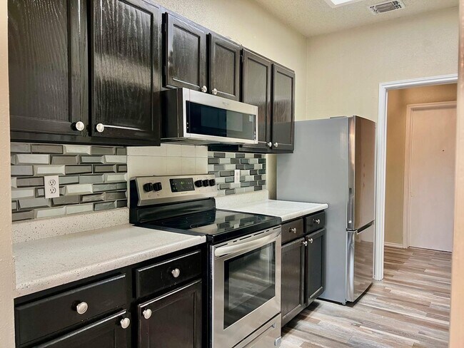 Building Photo - 207 Canoga Park Dr
