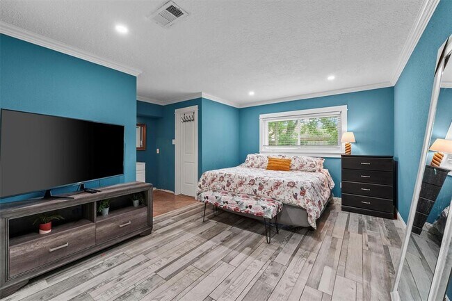 Building Photo - 16906 Rolling Acres Dr