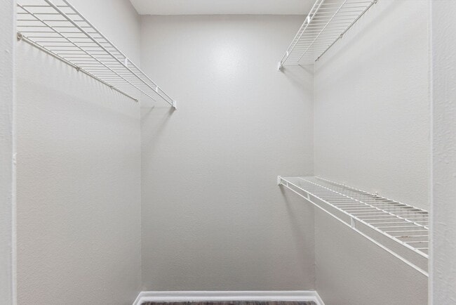 Building Photo - Newly Renovated Ground Floor Condo in Gated Altamonte Springs Community!