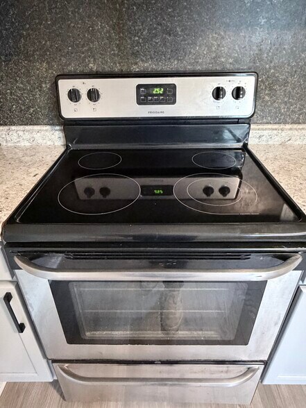 Building Photo - 125 McClure St