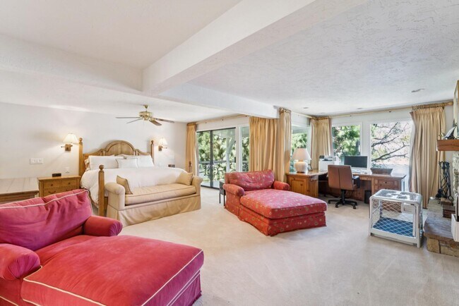 Building Photo - 716 Oak Point