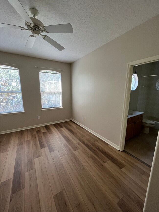 Building Photo - 8760 The Esplanade Ct